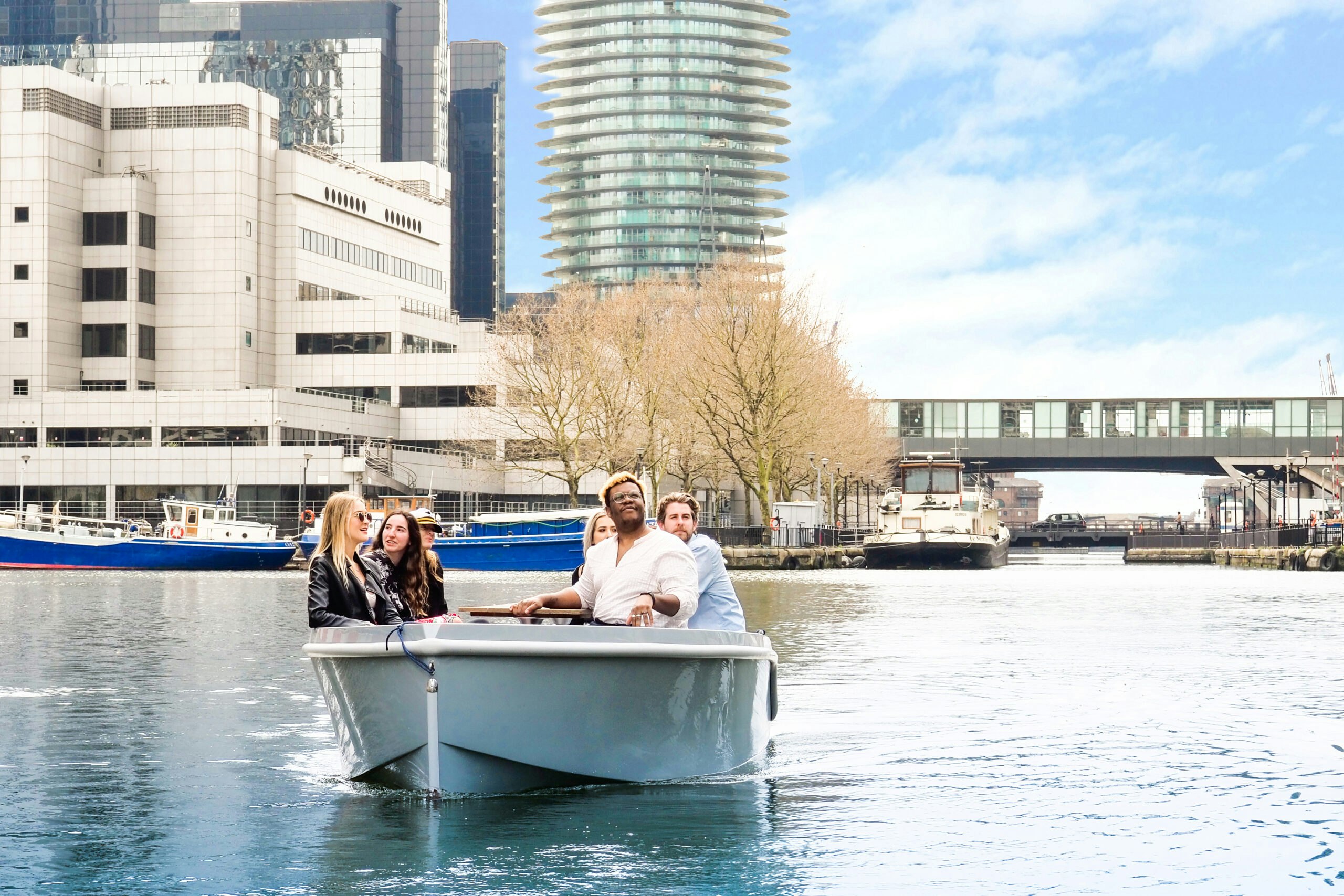 GoBoat-friends-sailing-canary wharf